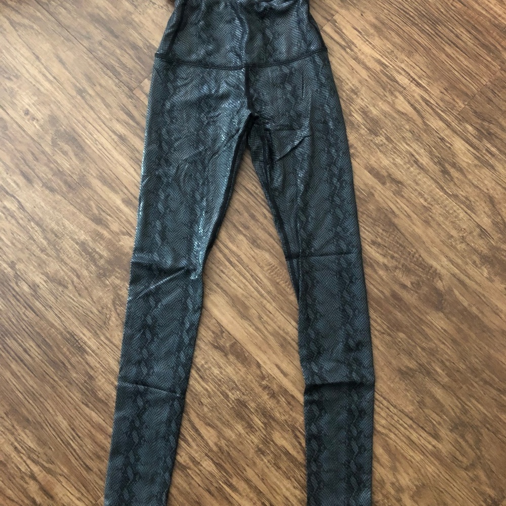 PHEEL BEYOND LEGGING - HIGH WAISTED BLACK VENOM